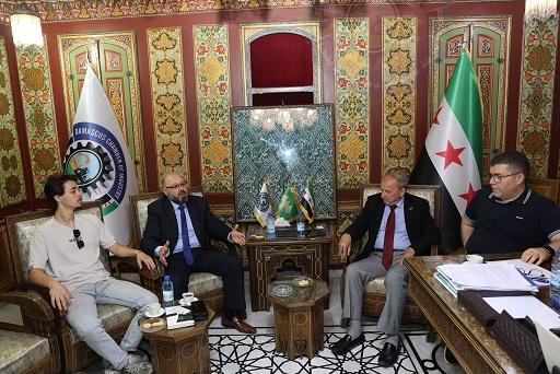غرفة صناعة دمشق والاتحاد العربي للصناعات الجلدية يبحثان تعزيز التصدير والمعارض الدولية