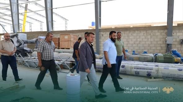 مدير المدينة الصناعية في عدرا يتابع تركيب خطوط الإنتاج لأحد معامل الكرتون